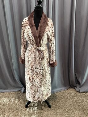 Natori NWT leopard print brushed fleece robe women’s medium